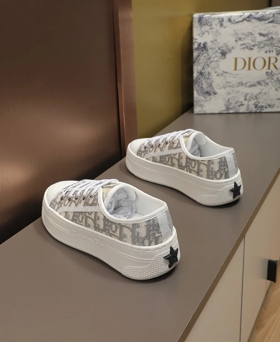 👟👟Ex-factory price 440👟👟 DIOR Dior's new thick-soled sports white shoes, electro-embroidered fabric, embroidered letters, breathable mesh lining, sheepskin for foot pads, lightweight outsole. Size: 35-40 (41 customized)
